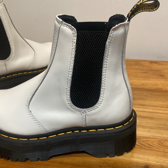 NWT/NWOB Dr. Martens 2976 Chelsea Quad White Platform Boots in US 6 - Picture 11 of 13